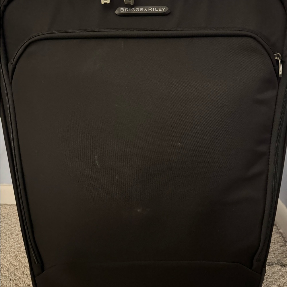 Briggs & Riley Black Luggage Travel Bag with Durable Design